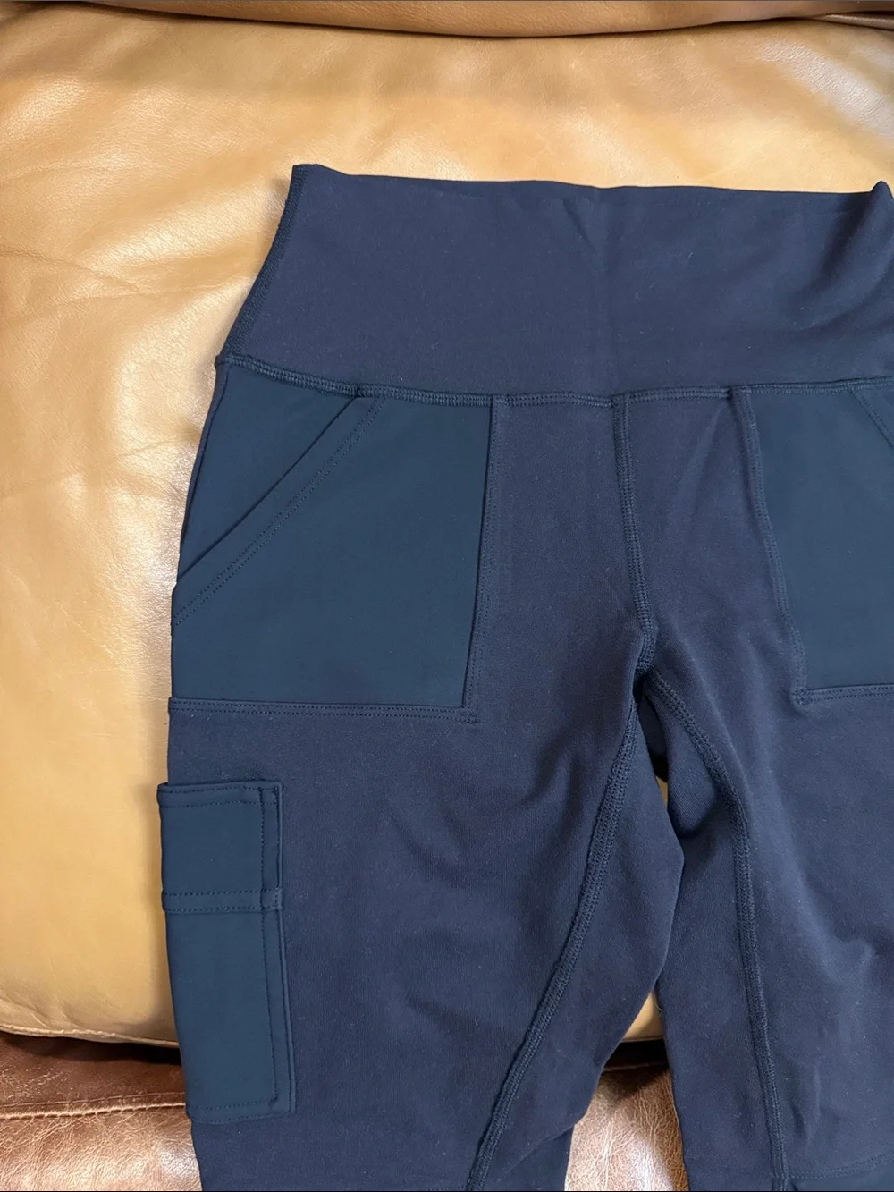 Alo Yoga High Waist Cargo Airbrush Legging 28” Sz Small Black Full Length